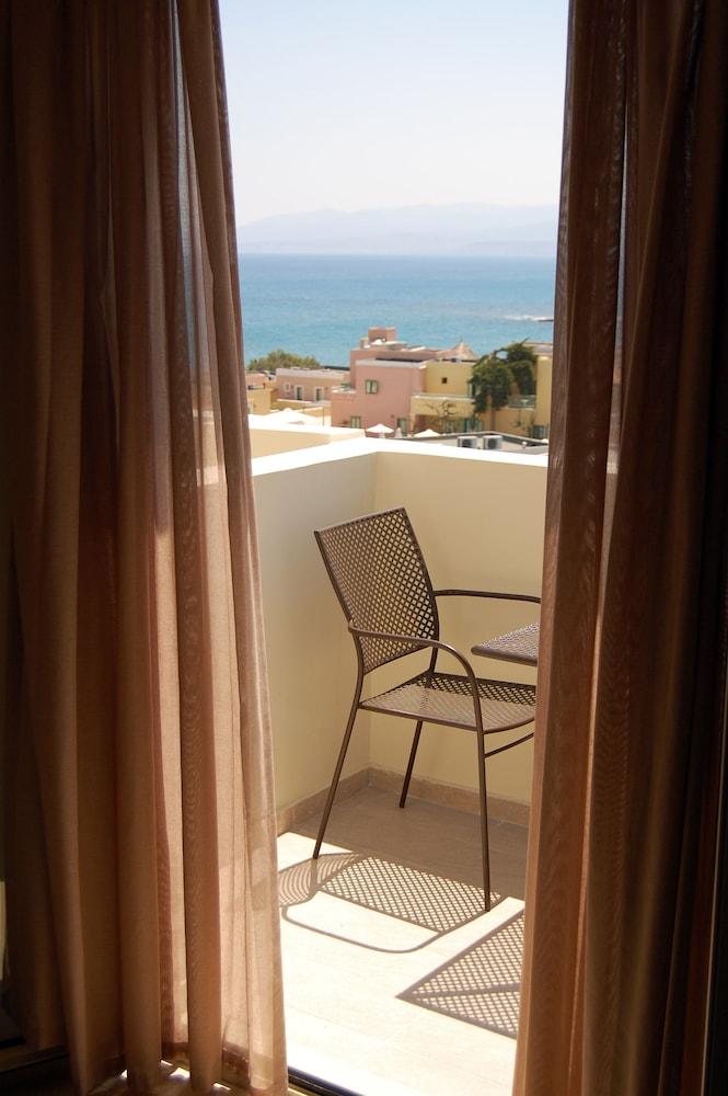 Golden Beach Hersonissos  Exterior photo